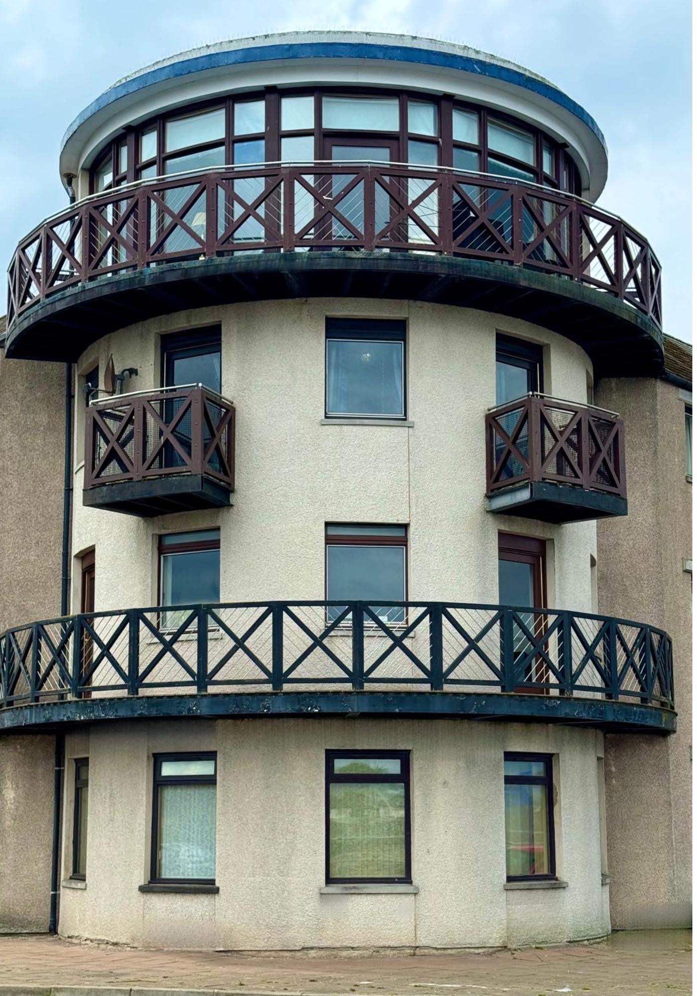 The Lighthouse Apartment *